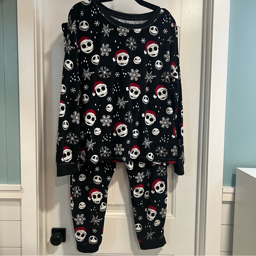 The Nightmare Before Christmas Black White 2‎ Piece Pajamas Set. Size 2X.